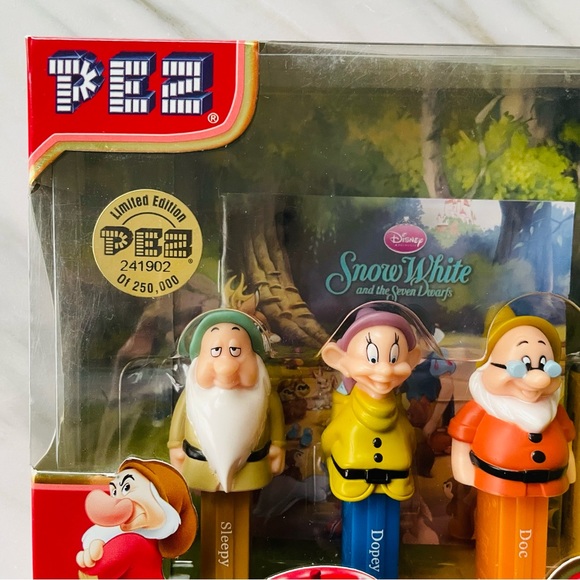 PEZ•NIB•Sealed•Snow White and the 7 Dwarfs•Collector’s Series•Storybook Incl.📖 - Picture 5 of 12